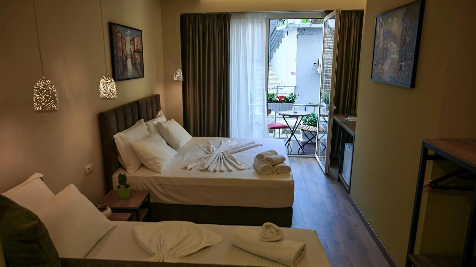 Kuta'S Rooms 4 Τίρανα 0*,
